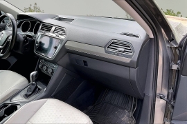 Used 2018  Volkswagen Tiguan 4d SUV SE at Carrikers Auto Outlet near Oskaloosa&comma; IA
