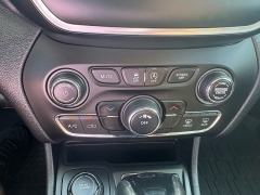 Used 2020  Jeep Cherokee 4d SUV 4WD Latitude Plus Altitude 2&period;0L at Carrikers Auto Outlet near Oskaloosa&comma; IA