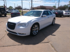 Used 2019 Chrysler 300 4d Sedan RWD Limited at Carrikers Auto Outlet near Oskaloosa, IA