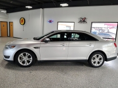 Used 2016  Ford Taurus 4d Sedan SEL V6 at Carrikers Auto Outlet near Oskaloosa&comma; IA