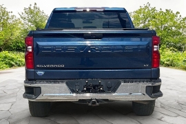 Used 2021  Chevrolet Silverado 1500 4WD Crew Cab 147" LT at Carrikers Auto Outlet near Oskaloosa&comma; IA