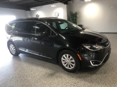 Used 2018  Chrysler Pacifica 4d Wagon Touring L Plus at Carrikers Auto Outlet near Oskaloosa&comma; IA
