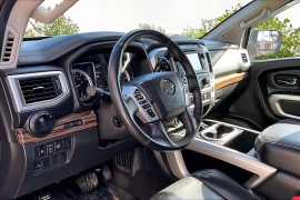 Used 2018  Nissan Titan 4WD Crew Cab SL at Carrikers Auto Outlet near Oskaloosa&comma; IA
