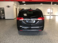 Used 2018  Chrysler Pacifica 4d Wagon Touring L Plus at Carrikers Auto Outlet near Oskaloosa&comma; IA