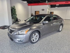 Used 2015  Nissan Altima 4d Sedan SL 2&period;5L at Carrikers Auto Outlet near Oskaloosa&comma; IA