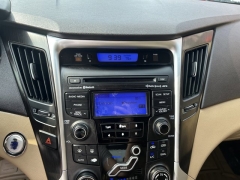 Used 2013  Hyundai Sonata 4d Sedan SE at Carrikers Auto Outlet near Oskaloosa&comma; IA