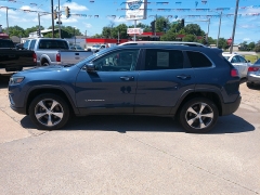 Used 2019 Jeep Cherokee 4d SUV 4WD Limited 3.2L at Carrikers Auto Outlet near Oskaloosa, IA