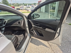 Used 2014  Chevrolet Cruze 4d Sedan LT2 AT at Carrikers Auto Outlet near Oskaloosa&comma; IA