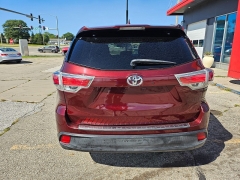 Used 2014  Toyota Highlander 4d SUV FWD XLE at Carrikers Auto Outlet near Oskaloosa&comma; IA