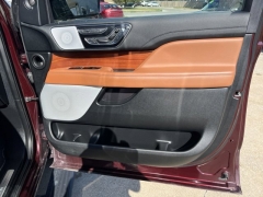 Used 2019 Lincoln Navigator 4d SUV 4WD Reserve at Carrikers Auto Outlet near Oskaloosa, IA