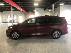 Used 2018  Chrysler Pacifica 4d Wagon Touring L at Carrikers Auto Outlet near Oskaloosa&comma; IA