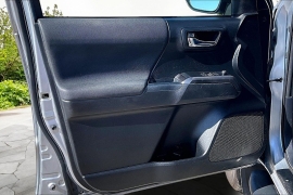 Used 2017  Toyota Tacoma 4WD Access Cab TRD Sport Auto at Carrikers Auto Outlet near Oskaloosa&comma; IA