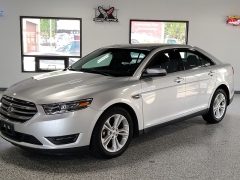 Used 2016  Ford Taurus 4d Sedan SEL V6 at Carrikers Auto Outlet near Oskaloosa&comma; IA