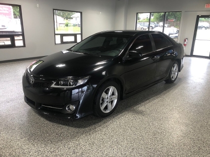 Used 2014 Toyota Camry 4d Sedan LE at Carrikers Auto Outlet near Oskaloosa, IA