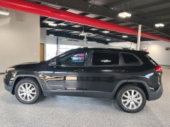Used 2017  Jeep Cherokee 4d SUV 4WD Limited V6 High Altitude at Carrikers Auto Outlet near Oskaloosa&comma; IA