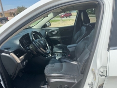 Used 2015  Jeep Cherokee 4d SUV 4WD Latitude V6 at Carrikers Auto Outlet near Oskaloosa&comma; IA