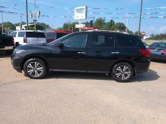Used 2020 Nissan Pathfinder 4d SUV FWD S at Carrikers Auto Outlet near Oskaloosa, IA
