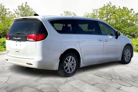 Used 2023  Chrysler Voyager LX FWD at Carrikers Auto Outlet near Oskaloosa&comma; IA