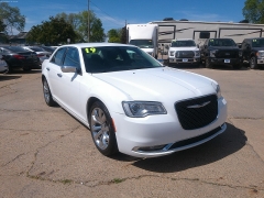 Used 2019 Chrysler 300 4d Sedan RWD Limited at Carrikers Auto Outlet near Oskaloosa, IA