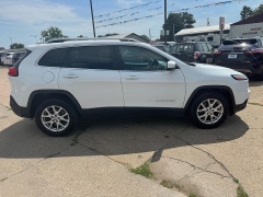 Used 2015  Jeep Cherokee 4d SUV 4WD Latitude V6 at Carrikers Auto Outlet near Oskaloosa&comma; IA