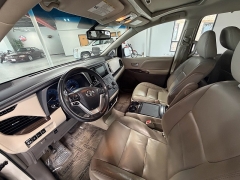 Used 2016  Toyota Sienna 4d Wagon XLE 7-Pass w&sol;Auto Access Seat at Carrikers Auto Outlet near Oskaloosa&comma; IA