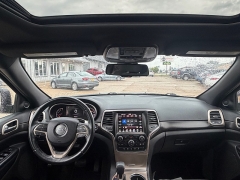 Used 2016  Jeep Grand Cherokee 4d SUV 4WD Laredo at Carrikers Auto Outlet near Oskaloosa&comma; IA