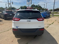 Used 2015  Jeep Cherokee 4d SUV 4WD Latitude V6 at Carrikers Auto Outlet near Oskaloosa&comma; IA