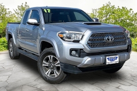 Used 2017  Toyota Tacoma 4WD Access Cab TRD Sport Auto at Carrikers Auto Outlet near Oskaloosa&comma; IA