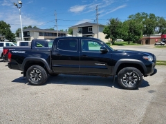 Used 2017  Toyota Tacoma 4WD Double Cab TRD Off-Road Auto at Carrikers Auto Outlet near Oskaloosa&comma; IA