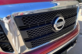 Used 2018  Nissan Titan 4WD Crew Cab SL at Carrikers Auto Outlet near Oskaloosa&comma; IA