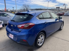 Used 2017  Chevrolet Cruze 4d Hatchback LT Auto at Carrikers Auto Outlet near Oskaloosa&comma; IA