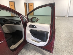 Used 2018  Chrysler Pacifica 4d Wagon Touring L at Carrikers Auto Outlet near Oskaloosa&comma; IA
