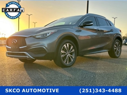 2017 INFINITI QX30 Luxury's photo