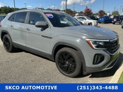Used 2025  Volkswagen Atlas Cross Sport 2&period;0T SE w&sol;Technology 4MOTION at SKCO Automotive near Mobile&comma; AL
