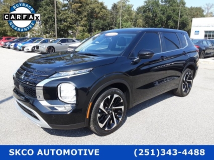 2023 Mitsubishi Outlander SE's photo