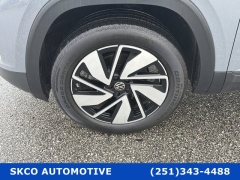 Used 2025  Volkswagen Atlas 2&period;0T SE w&sol;Technology 4MOTION at SKCO Automotive near Mobile&comma; AL