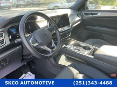 Used 2025  Volkswagen Atlas Cross Sport 2&period;0T SE w&sol;Technology 4MOTION at SKCO Automotive near Mobile&comma; AL