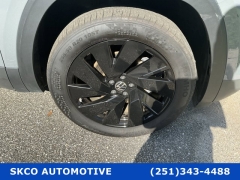 Used 2025  Volkswagen Atlas Cross Sport 2&period;0T SE w&sol;Technology 4MOTION at SKCO Automotive near Mobile&comma; AL