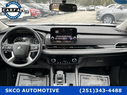 2023 Mitsubishi Outlander ES's photo