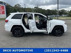 Used 2020  Jeep Grand Cherokee 4d SUV 2WD Laredo Altitude at SKCO Automotive near Mobile&comma; AL