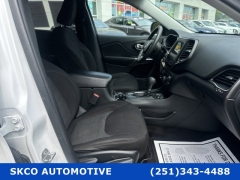 Used 2019 Jeep Cherokee 4d SUV FWD Latitude 2.4L at SKCO Automotive near Mobile, AL