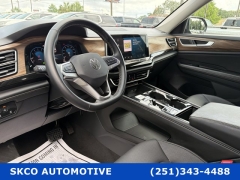 Used 2025  Volkswagen Atlas 2&period;0T SE w&sol;Technology 4MOTION at SKCO Automotive near Mobile&comma; AL