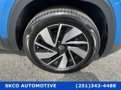 Used 2025  Volkswagen Atlas 2&period;0T SE w&sol;Technology 4MOTION at SKCO Automotive near Mobile&comma; AL