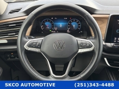 Used 2025  Volkswagen Atlas 2&period;0T SE w&sol;Technology 4MOTION at SKCO Automotive near Mobile&comma; AL