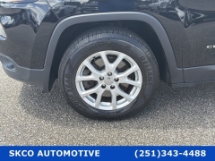 Used 2018  Jeep Cherokee 4d SUV 4WD Latitude Plus I4 at SKCO Automotive near Mobile&comma; AL