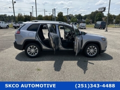Used 2021 Jeep Cherokee Latitude FWD at SKCO Automotive near Mobile, AL