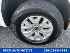Used 2024  Nissan Frontier Crew Cab 4x4 SV at SKCO Automotive near Mobile&comma; AL