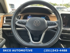 Used 2025  Volkswagen Atlas 2&period;0T SE w&sol;Technology 4MOTION at SKCO Automotive near Mobile&comma; AL