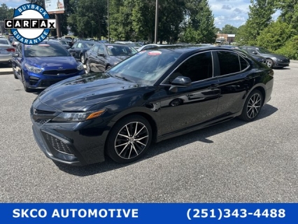 2021 Toyota Camry SE's photo