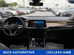 Used 2025  Volkswagen Atlas 2&period;0T SE w&sol;Technology 4MOTION at SKCO Automotive near Mobile&comma; AL